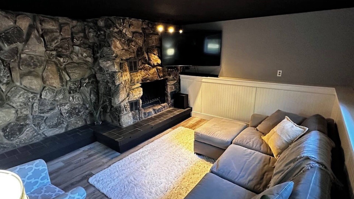 Grand Marais House | The 8's, farmhouse chic 4-bedroom w/garage access in Grand Marais, pet friendly