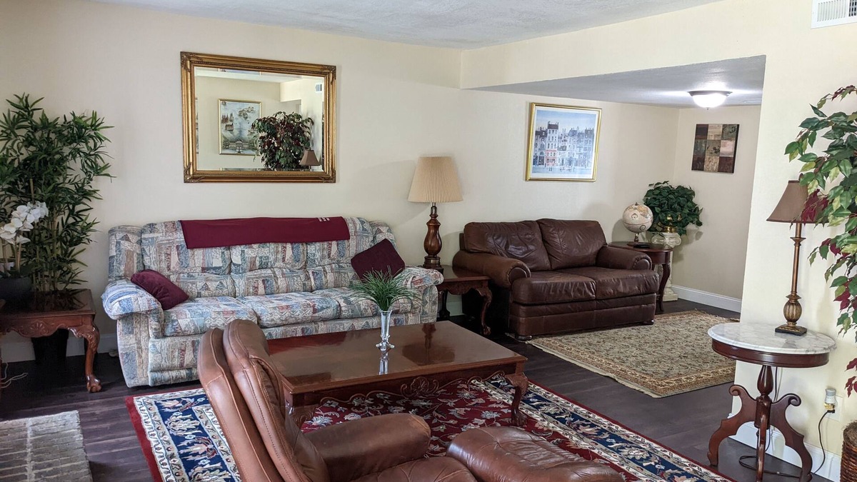 Huntsville House | The 80's Called.and there's nothin' wrong with that!