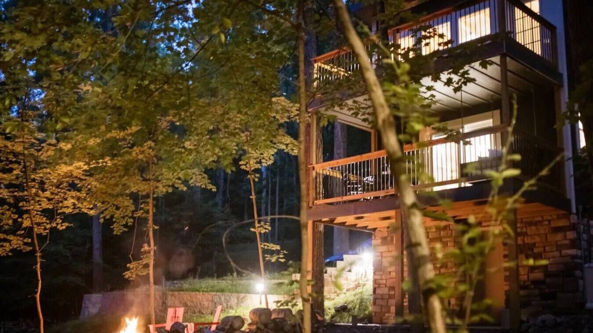 Rockbridge Apartment | The Acorn: Hot tub, Private Trail, Firepit, Swing