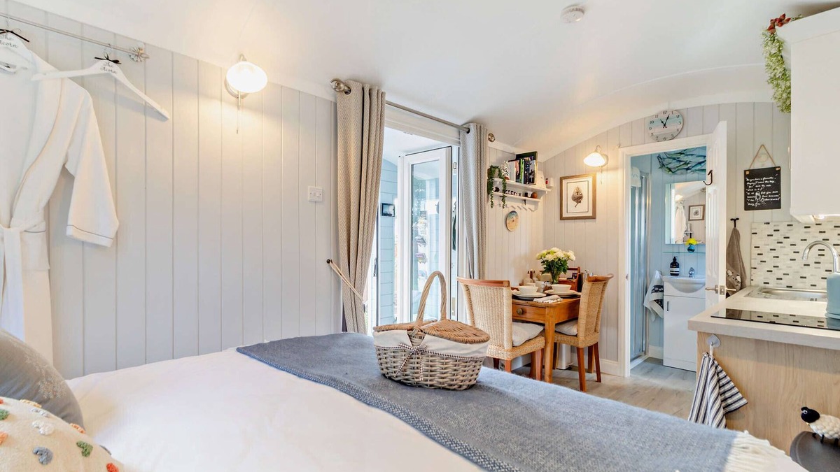 Manningtree House | The Acorn - One Bedroom House, Sleeps 2