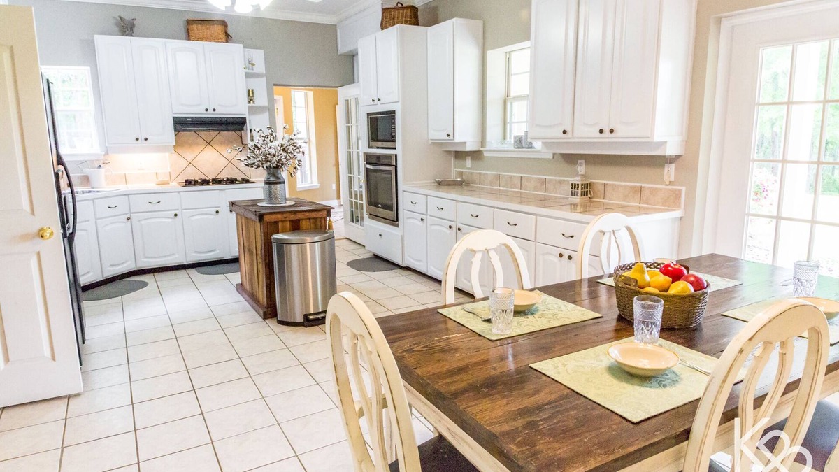 Ramer House | The Ada Estate Home at Kick Back Ranch & Event Center, 8br 4.5bth, Accom. 20