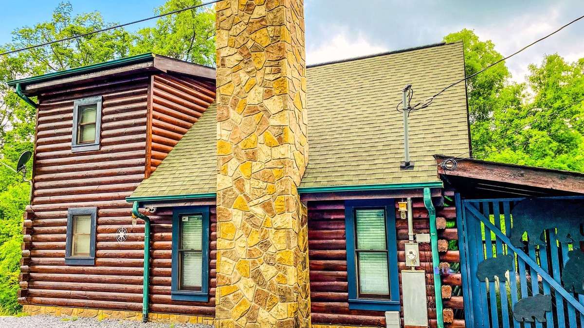 Sevierville Cabin | The Adaha Cabin rustic&cozy at Douglas Lake