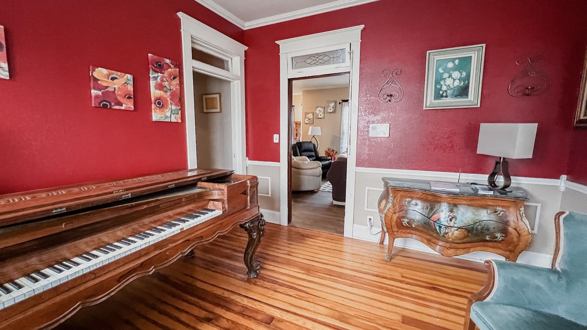 Lebanon House | The Adams House in the heart of Lebanon MO
