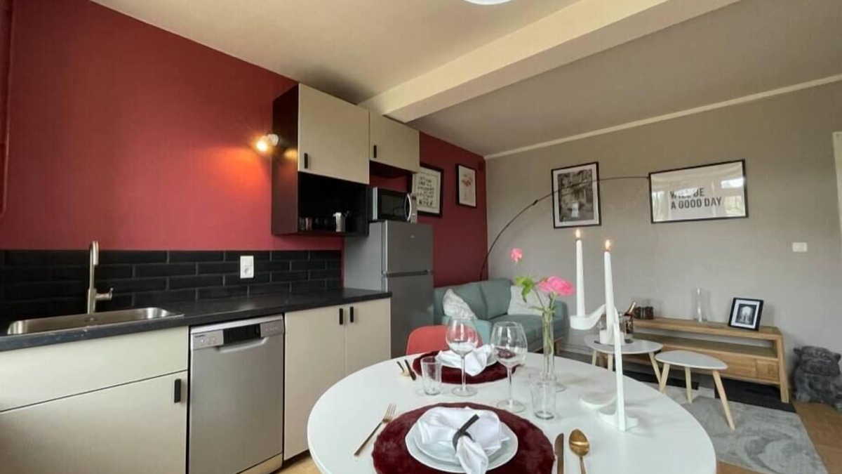 Vendresse House | The Adelaide Boudoir, Charmant gîte avec lit king size et accès PMR