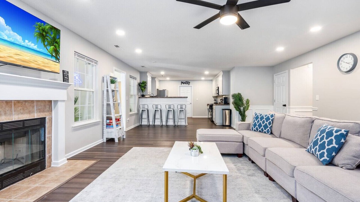 Normal House | ⥼The Aire⥽ Bright 3200 SQ FEET 4 Bed 3 Bath Home