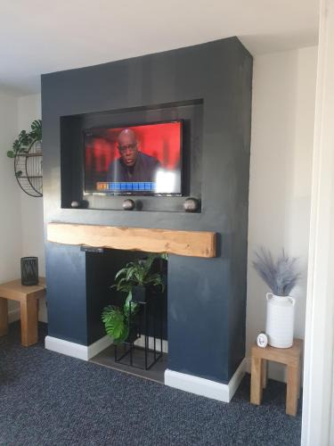 Sandtoft Apartment | The Airfield Happy Apartment