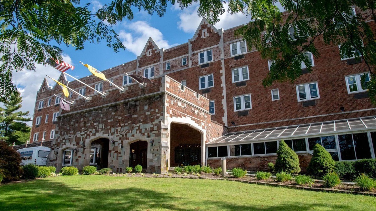 Summit Hotel | The Albion Summit