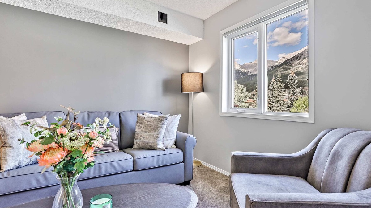 Canmore Ski Chalet | The Alfar by Samsara Resort Private Entry Panorama Top View 3BR 2TH