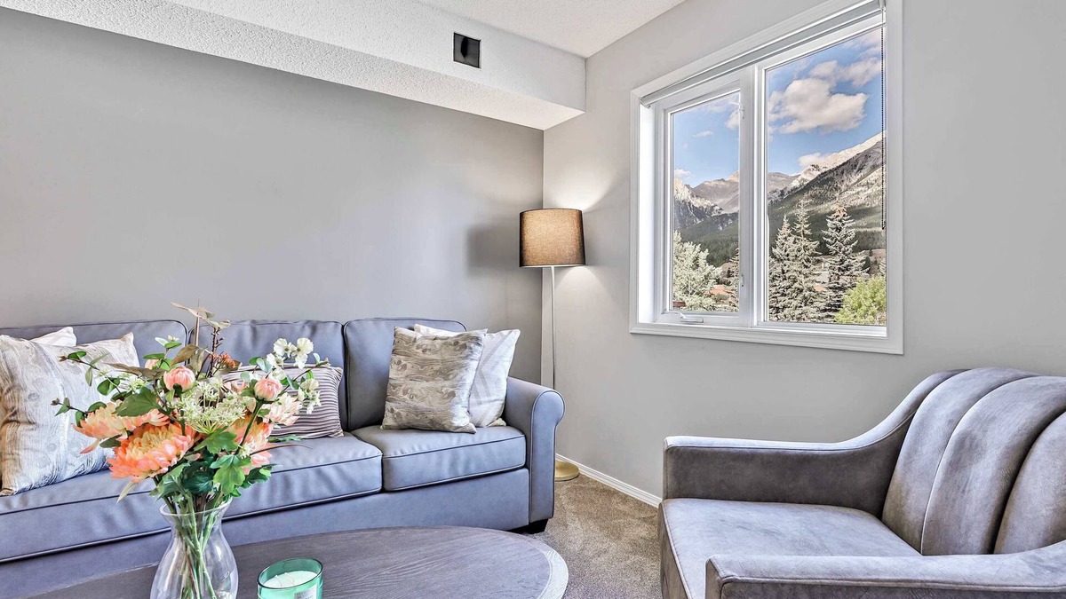 Canmore Ski Chalet | The Alfar by Samsara Resort Private Entry Panorama