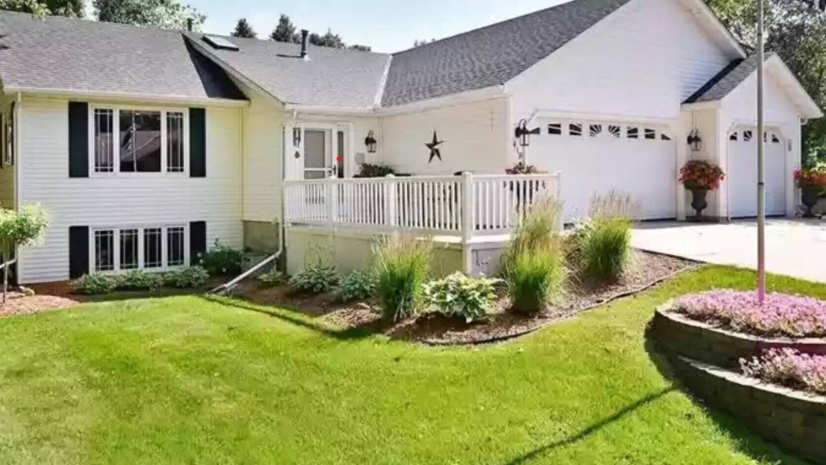 Faribault House | The All Inn: Beautiful 3-bedroom home 1 minute from Shattuck-St. Mary's School!