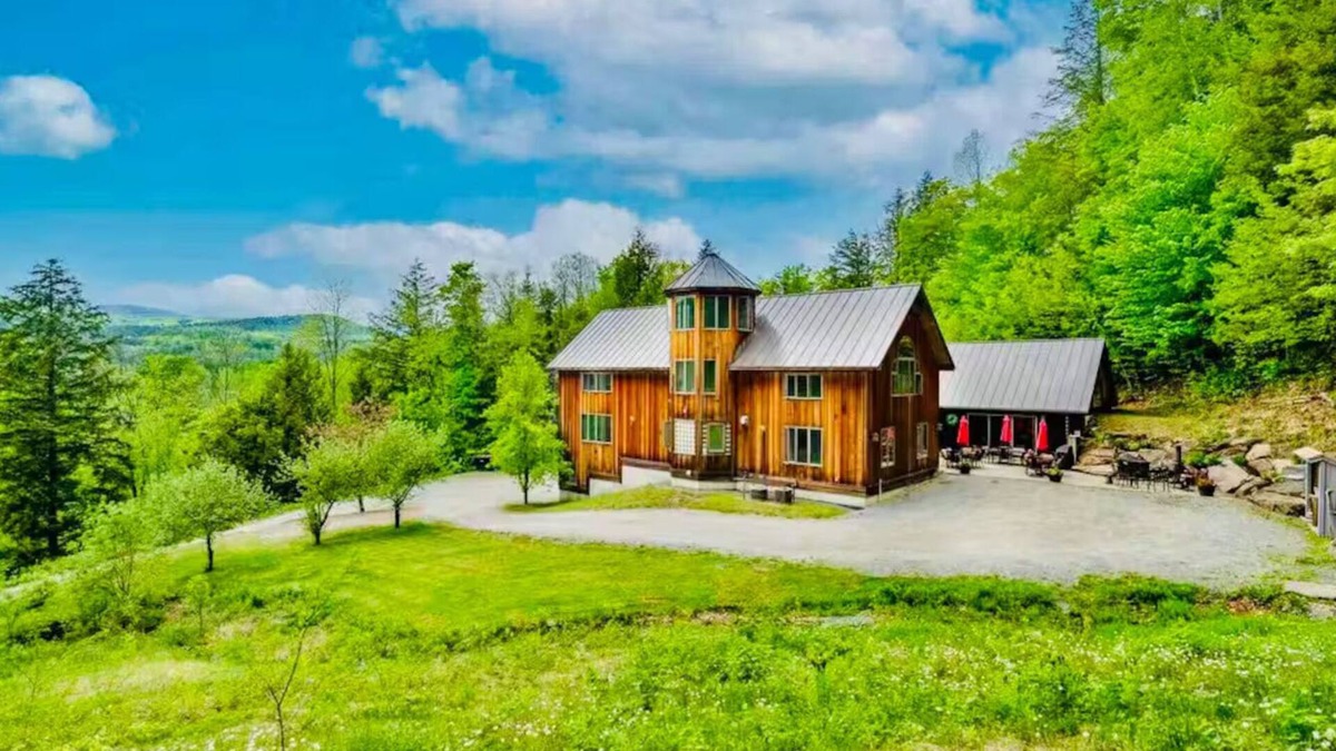 West Woodstock House | The All Seasons - Enclosed Heated Pool, Hot Tub, Fire Pit