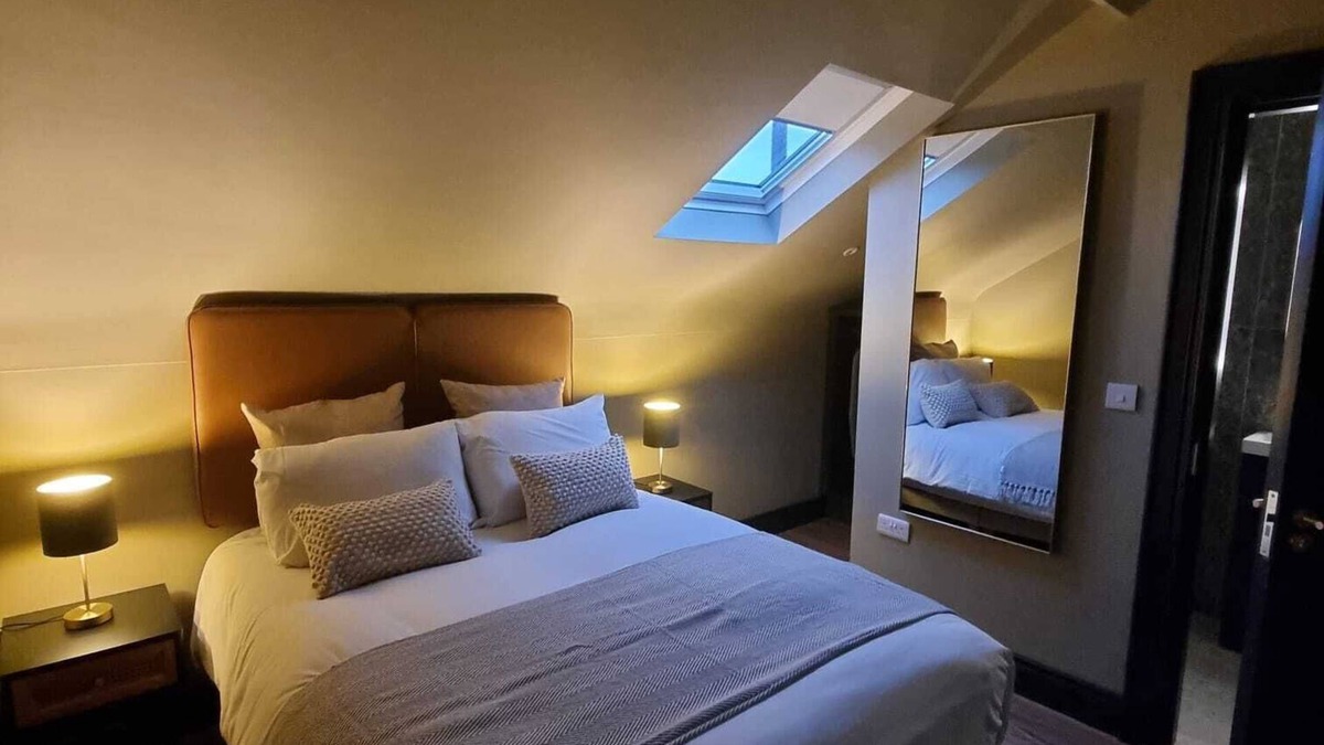 Belfast City Centre House | The Alliance - Ensuite Bedroom