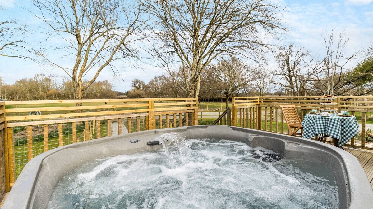 Westbrook Court House | The Alpaca Lookout - One Bedroom House, Sleeps 2