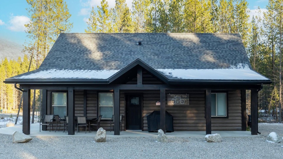 Valemount House | The Alpine Cabin Rental