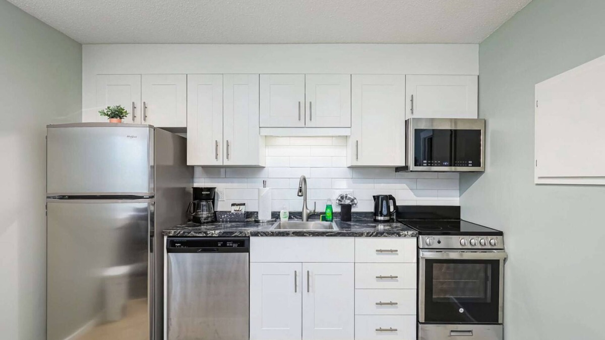 Collingwood Apartment | The Alpine - Central Collingwood Condo