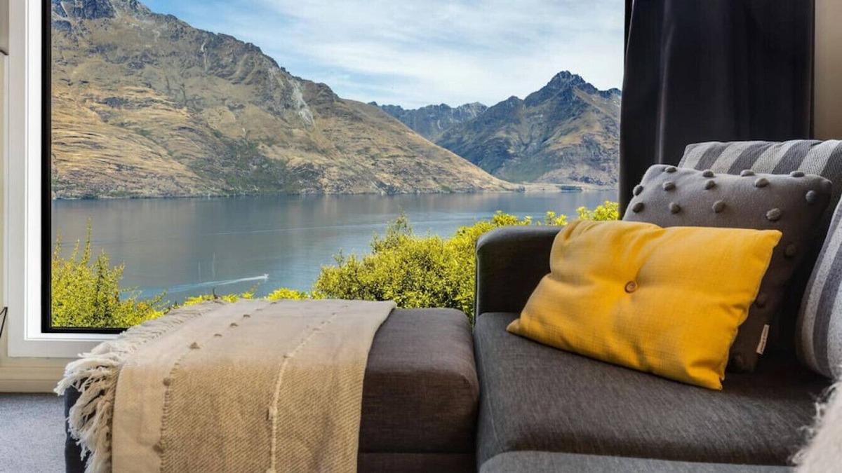 Sunshine Bay House | The Alpine - Close to Central Queenstown