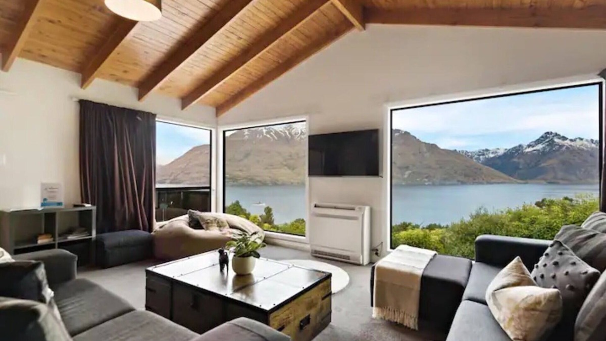 Sunshine Bay House | The Alpine - Queenstown Holiday Home