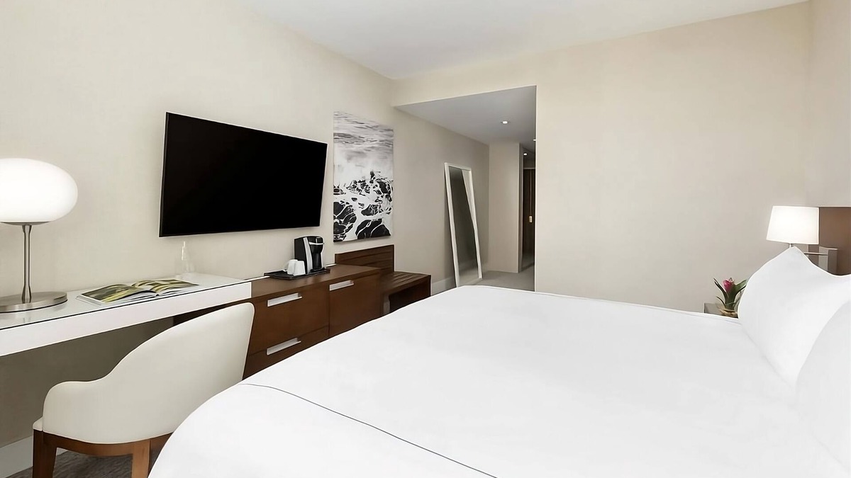 Bay Harbor Islands Hotel | The Altair Hotel Bay Harbor Miami Deluxe King Room Balcony Accessible Water View