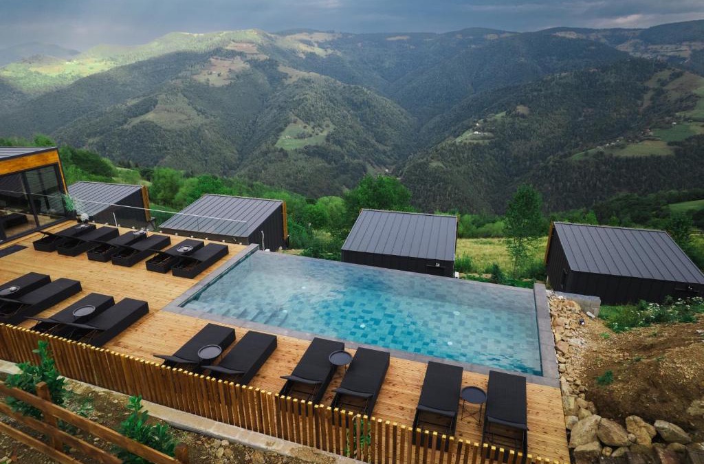 Floresti Villa | The Altitude Cabin Resort