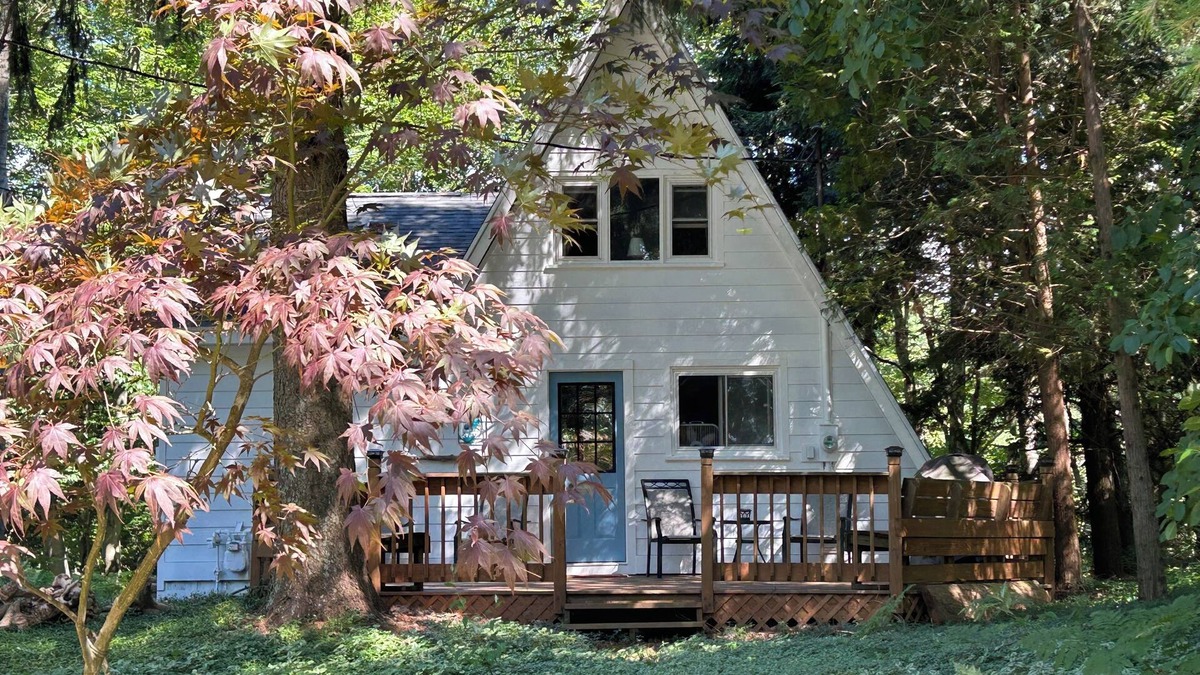 Filer Charter Township Cottage | The ‘A’mazing Escape! Beaches, hiking trails, & great fall color tour location!
