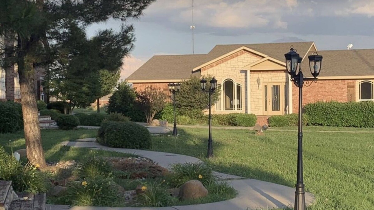 Ardmore House | THE AMERICAN DREAM “Where to Stay When Away”