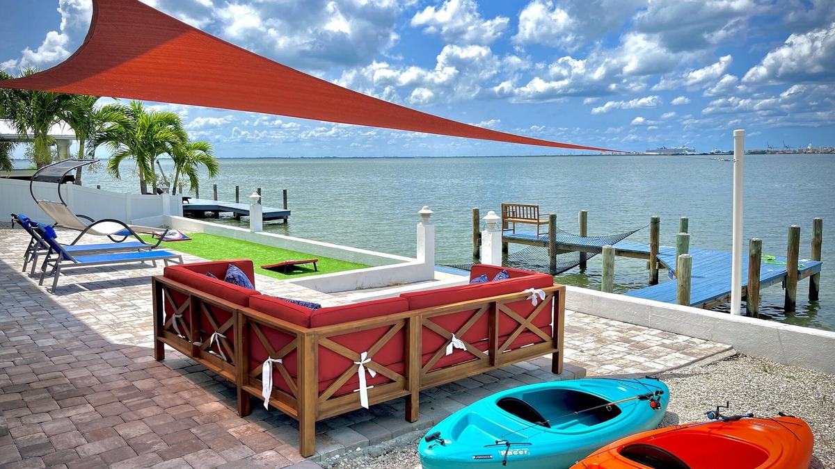 Bayview Park House | The American Dream🇺🇸Walk to Beach🌴Launch Views🚀