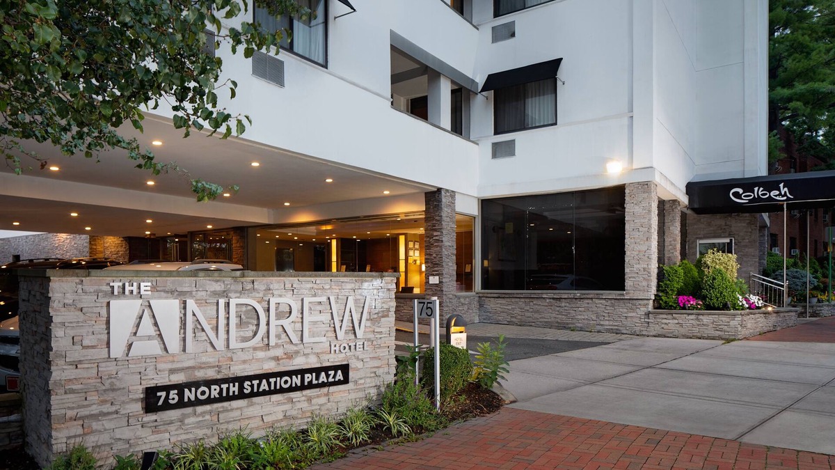 Great Neck Plaza Hotel | The Andrew Hotel