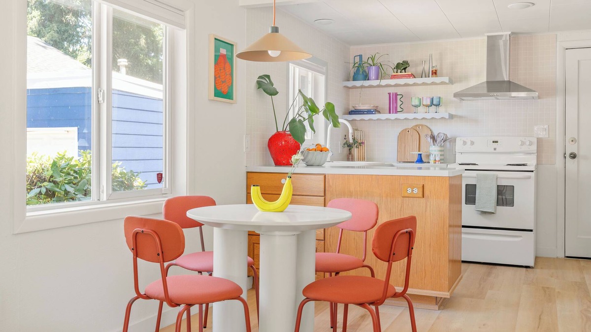 Beaverton House | The Angel’s Apron is a cozy, food-themed bungalow on peaceful Angel Avenue tucked away in Beaverton, OR. Minutes from downtown, eateries, and Portland attractions, it’s the perfect snug retreat after exploring the city, wine country, or Oregon coast.