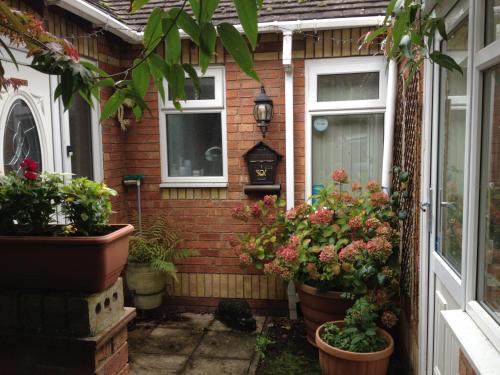 Haversham Apartment | The Annex - Guest Gardens