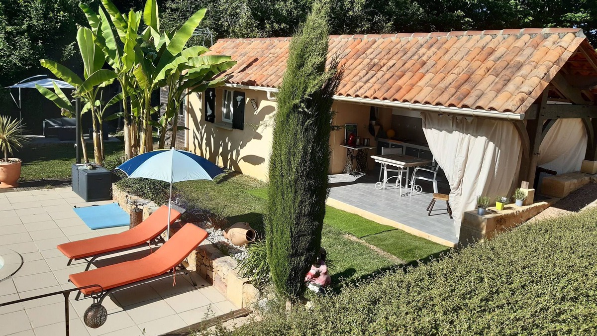 Sarlat-la-Caneda Apartment | The annex, in the owner's home, is independent, quiet, restful and green.