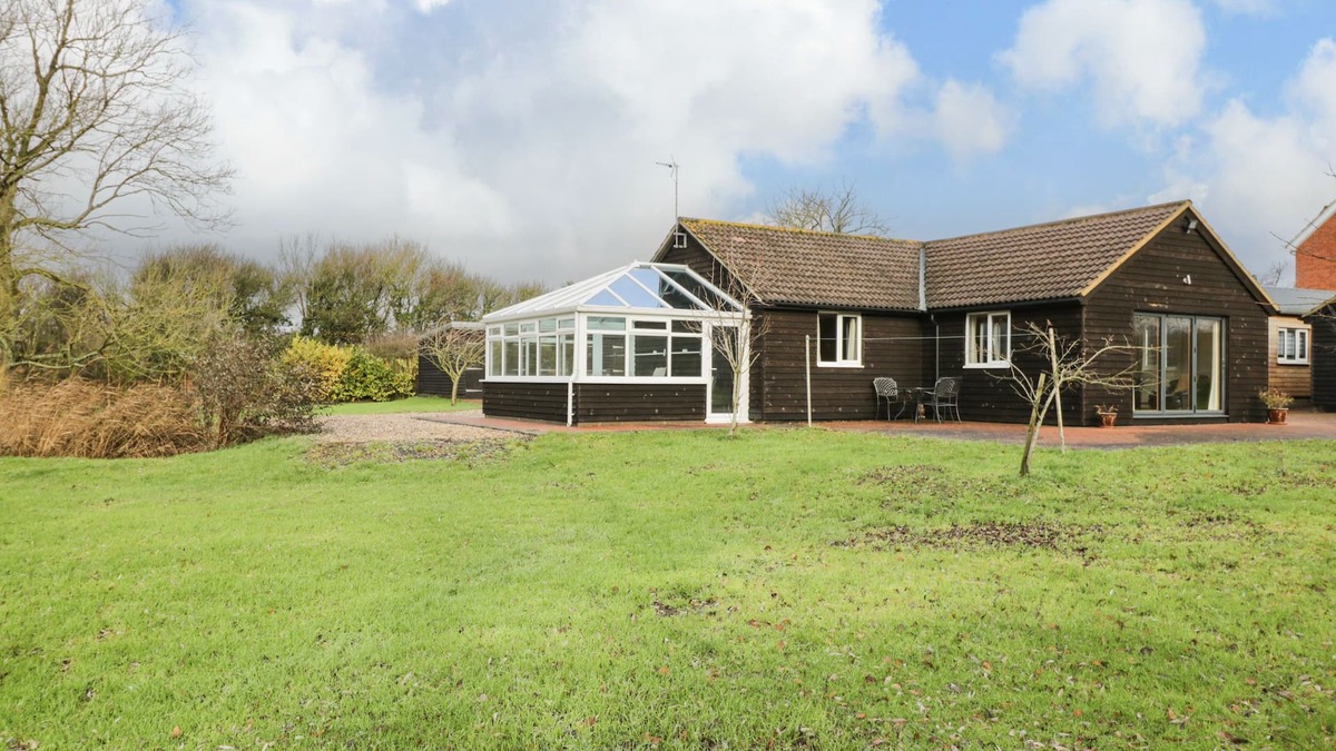 Broad Town House | THE ANNEX, with a garden in Royal Wootton Bassett