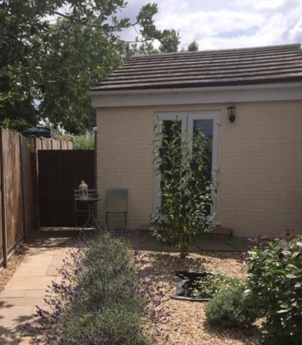 Mildenhall House | The Annexe at Asbit Lodge