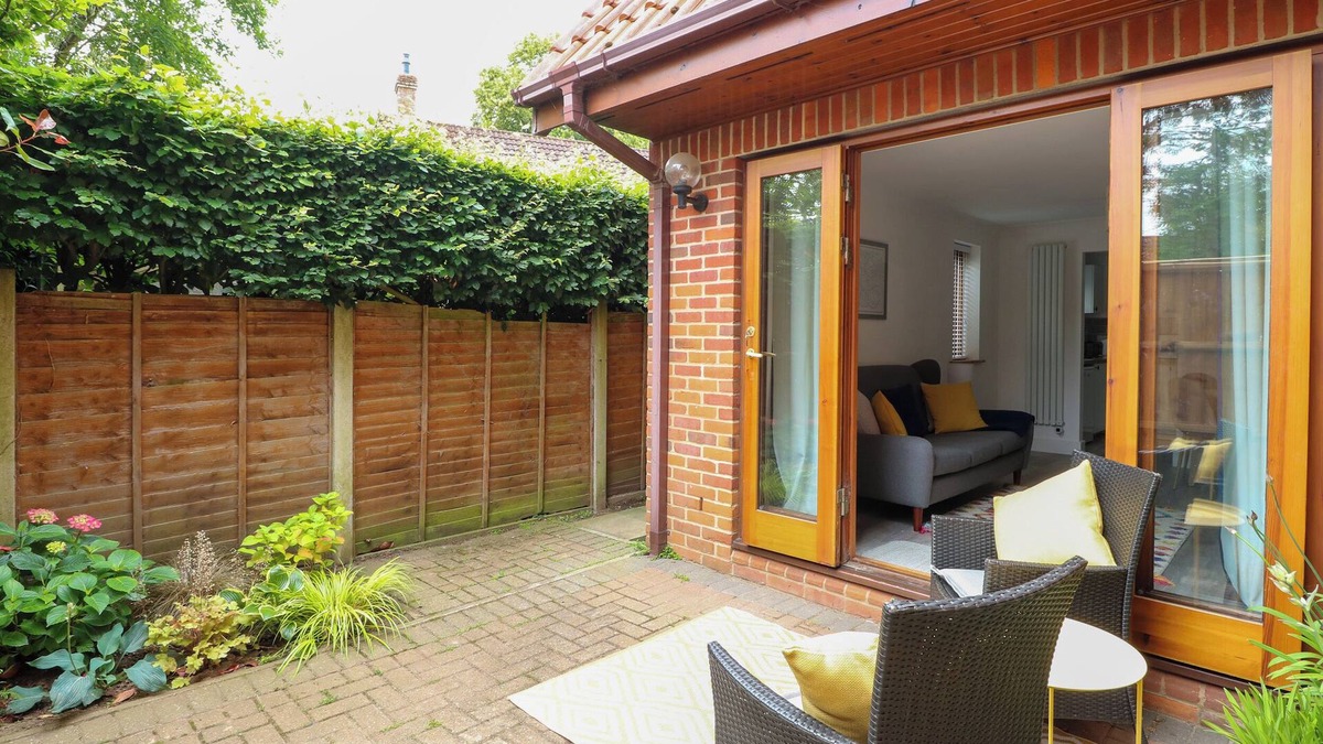 Coltishall Cottage | THE ANNEXE AT NUMBER 4, romantic, with a garden in Coltishall