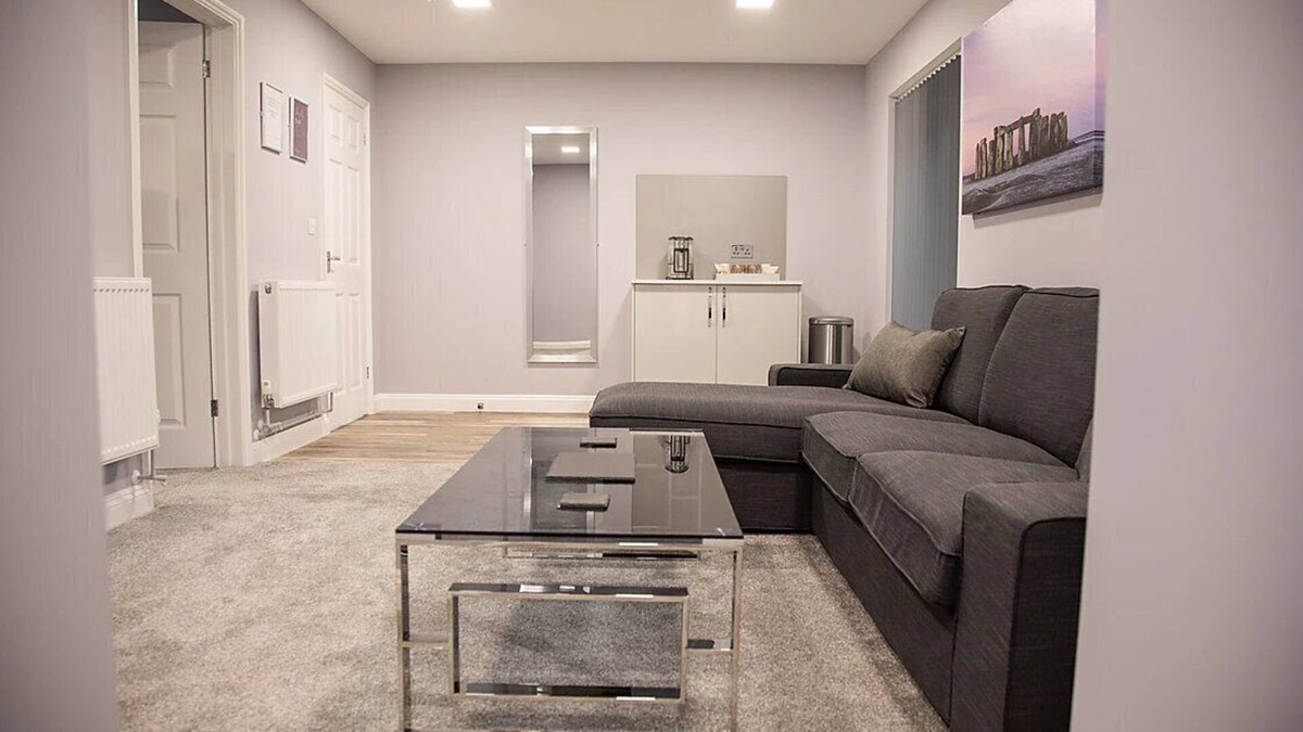 Weyhill House | The Annexe @ Elmbank - Adults Only