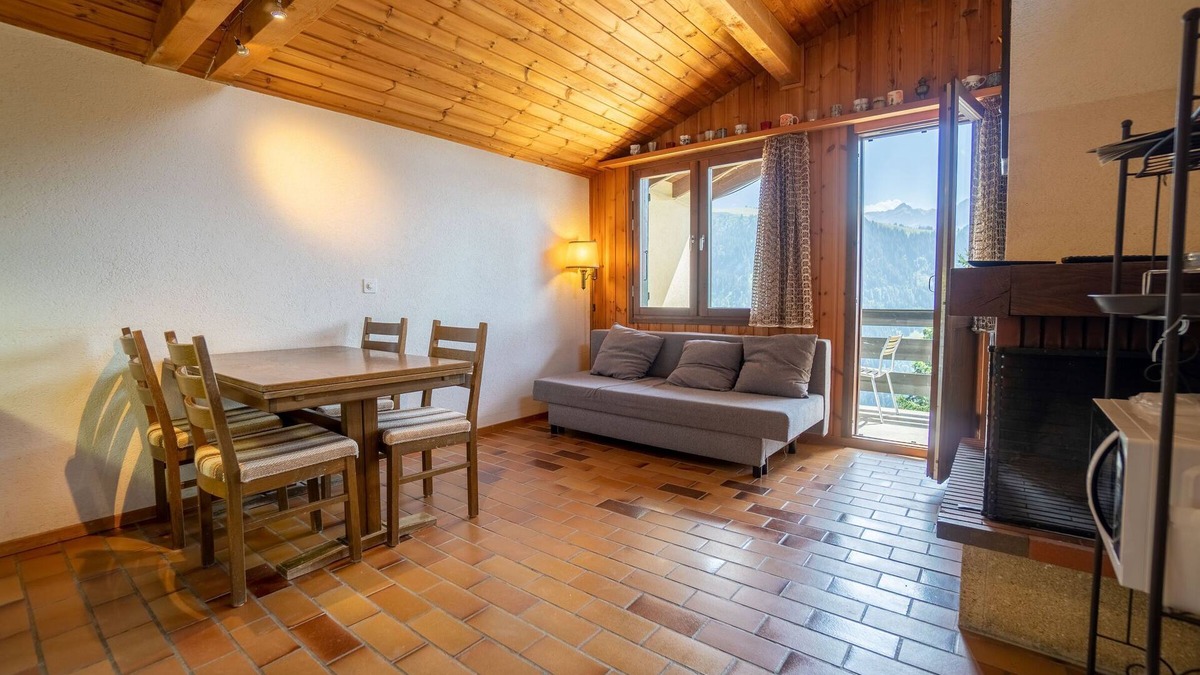 Alpe des Chaux Apartment | The apartment is located in Les Arsets - approx. 1.5 km from the start of the Fracherets ski lift co