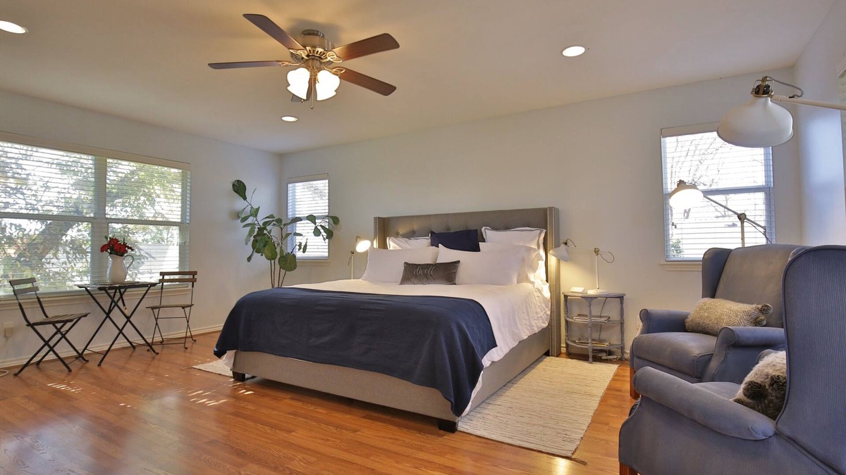 Sayles Blvd. Area Apartment | The Apartment Suite at Eleven09-A Fine Guest Experience