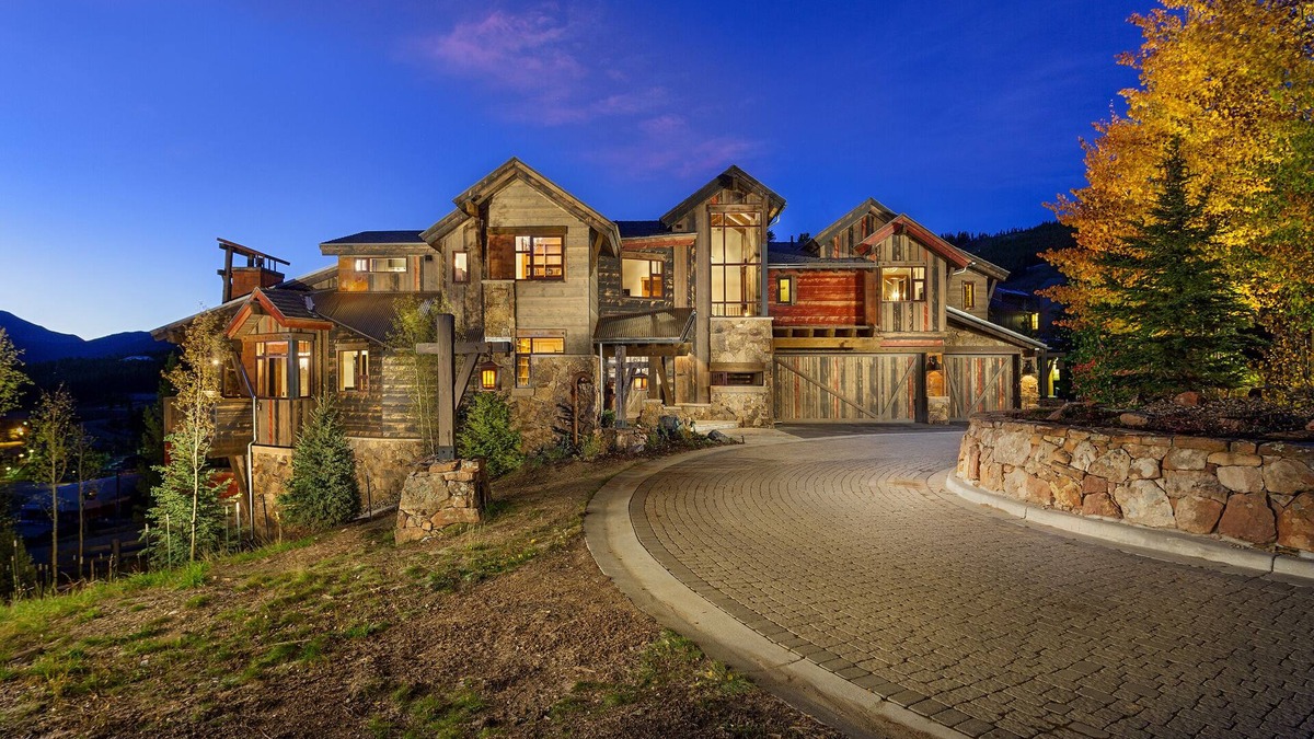 Breckenridge House | The Apex of Ski-In Ski-out Estates. Walk to Restaurants, Theater, Hot Tub, Game Tables!