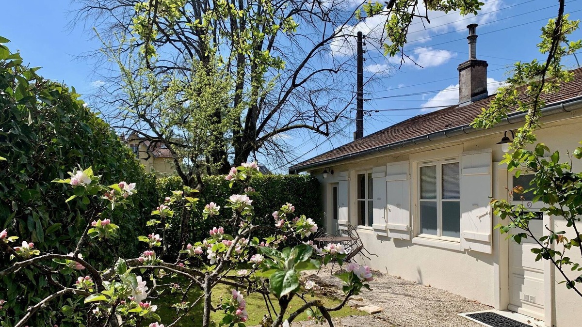 Besancon House | THE APPENDIX OF 8, CHARMING APARTMENT 4 ****