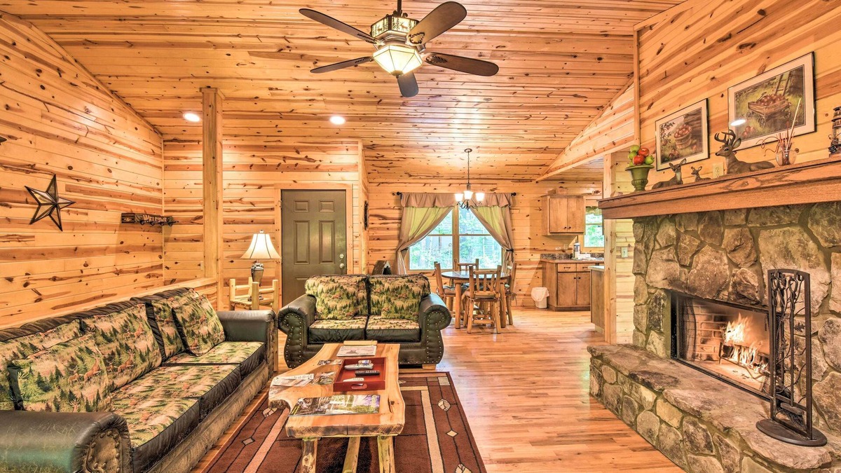 Helen Cabin | ‘The Apple Dumpling’ Cabin: Pool Table, Grill