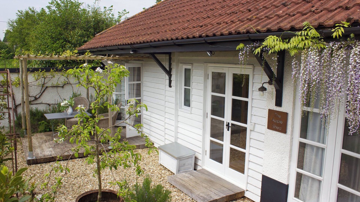 Thorverton Cottage | THE APPLE SHED, romantic, character holiday cottage in Exeter