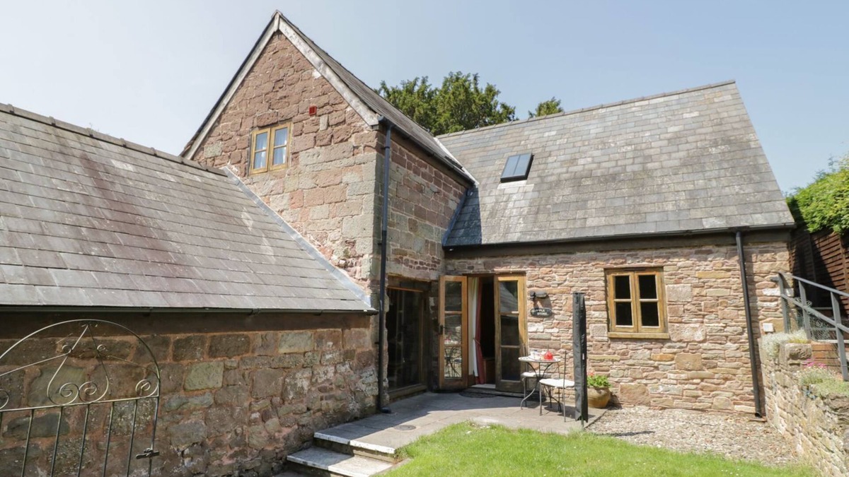 Whitchurch Cottage | THE APPLE STORE, pet friendly in Whitchurch, Herefordshire