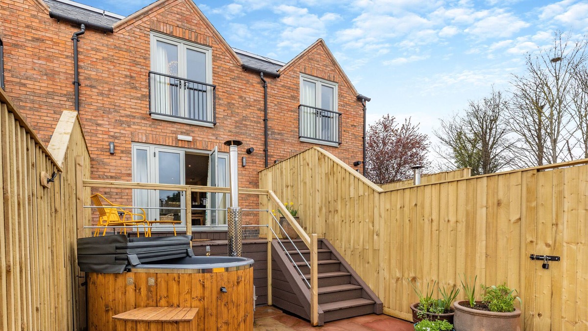 Pershore House | The Apple Tree - Pershore