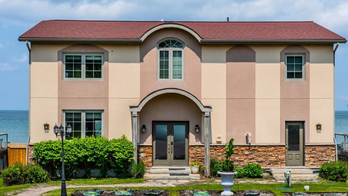 Craigleith Villa | The Aqua Villa at Blue View Chalets