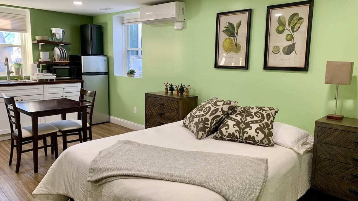 Jamaica Hills - Pond House | The Arbor Retreat