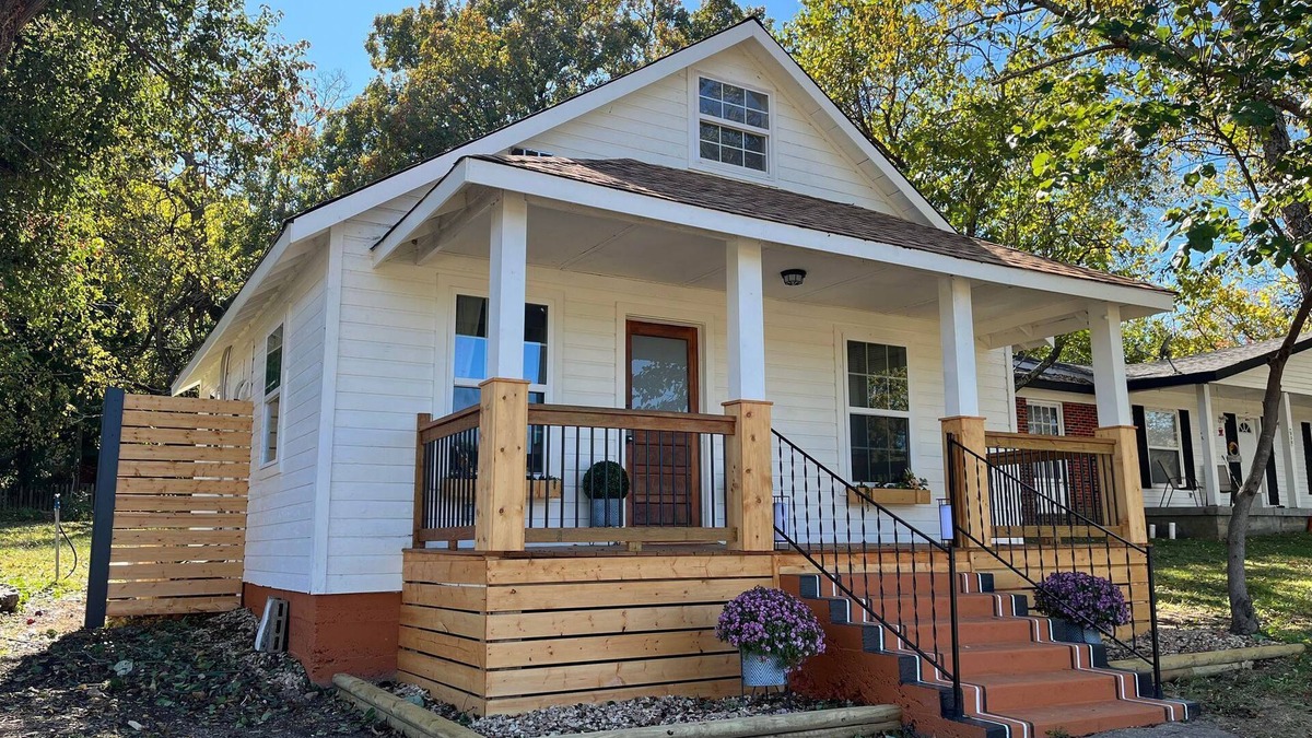 Mammoth Spring House | The Archer House - 1 Block from Spring River. 2 Bedrooms + Loft Bedroom!