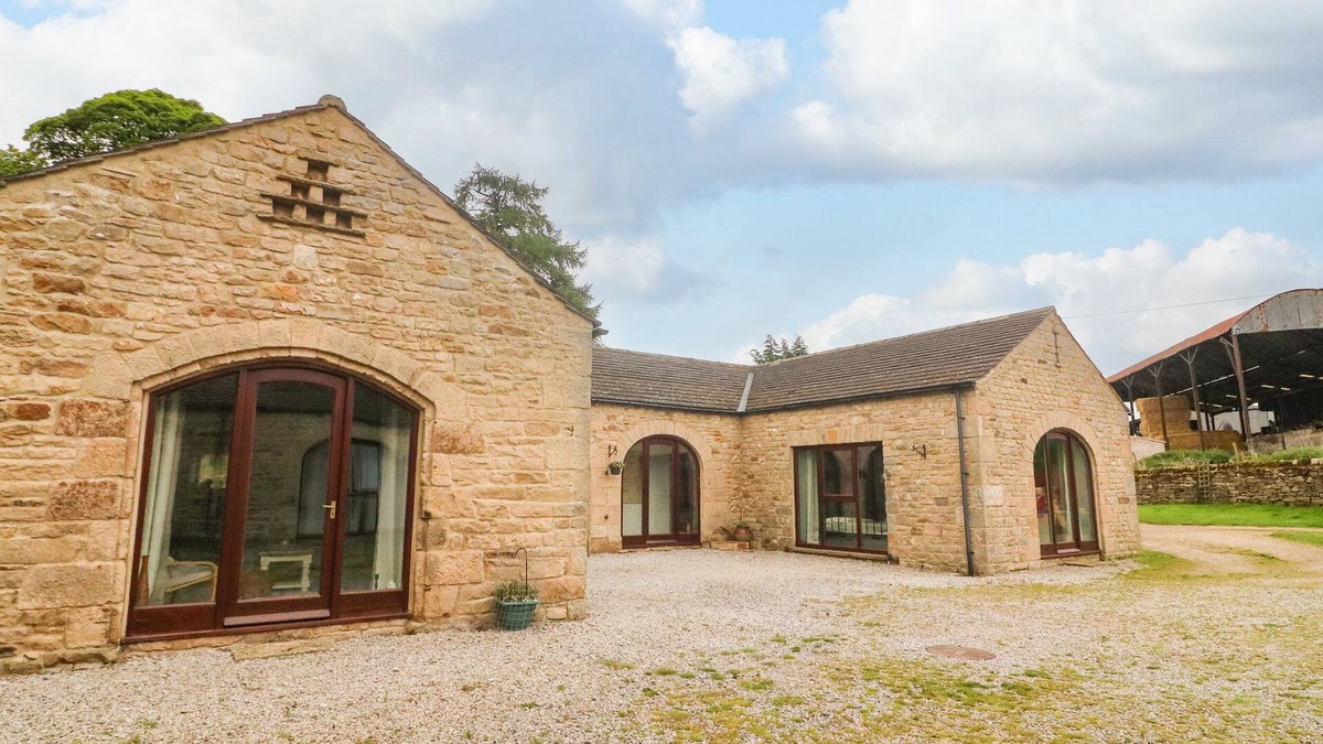 Richmond Cottage | THE ARCHES LARKLANDS, pet friendly, with a garden in Richmond