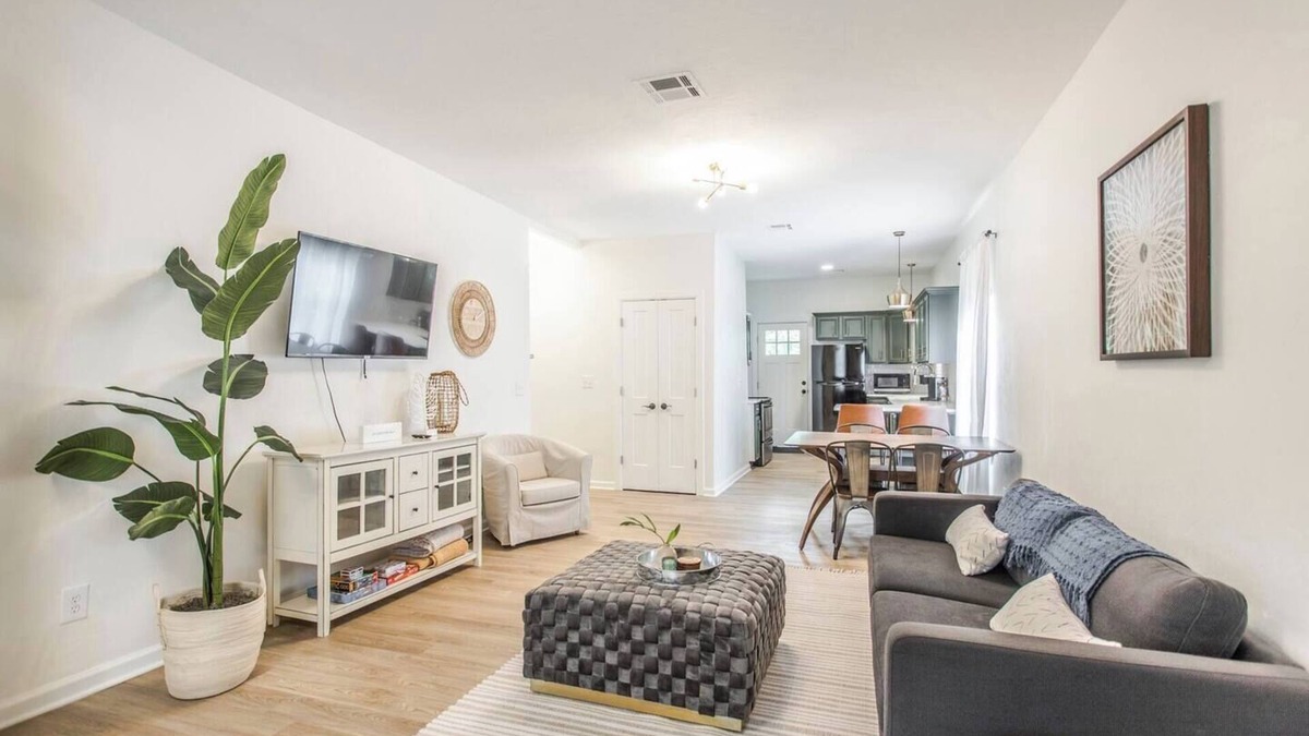 Central Oklahoma City House | The Arches | Walk to Western Ave District