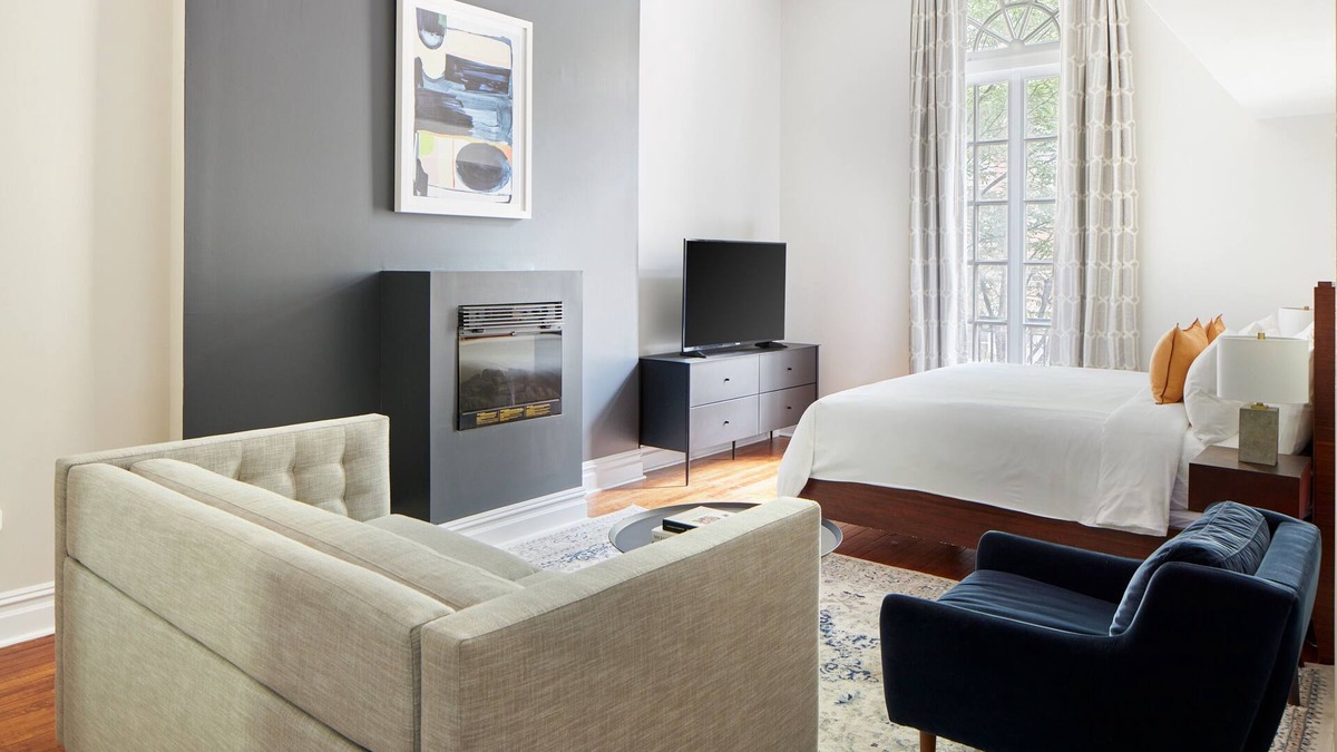 Gayborhood Apartment | The Arco powered by Sonder | Superior King Room