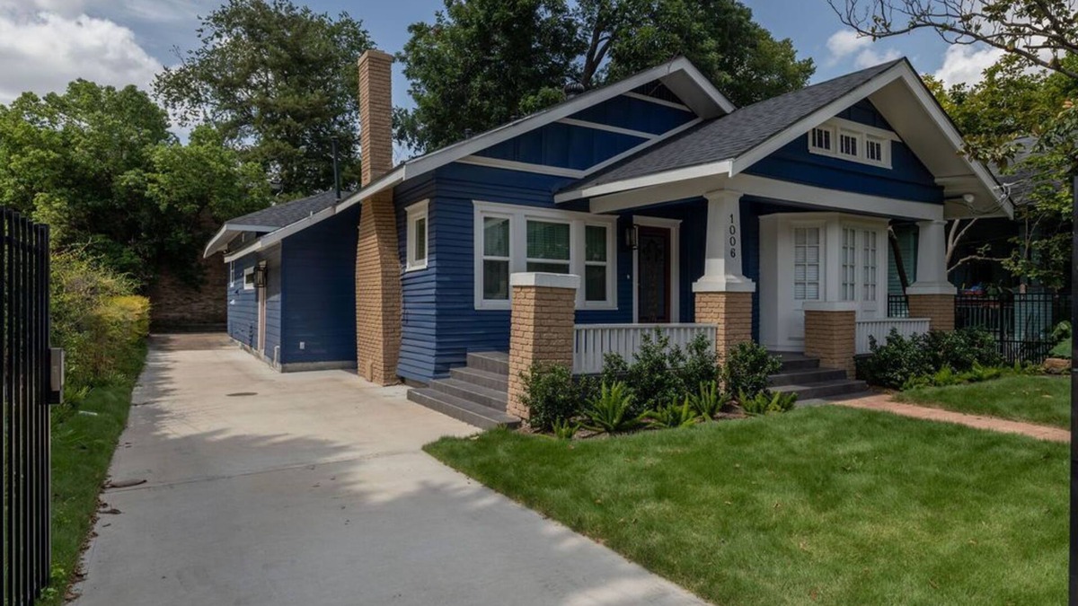 Neartown House | 💎 The Ares! A Luxury! 💎 Montrose Bunker! 4BR+1 ⭐️⭐️⭐️⭐️⭐️