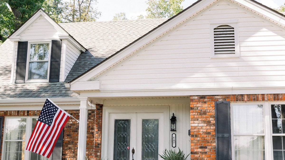 Fairbanks House | The Arlington House is a spacious home, perfect for larger families & gatherings